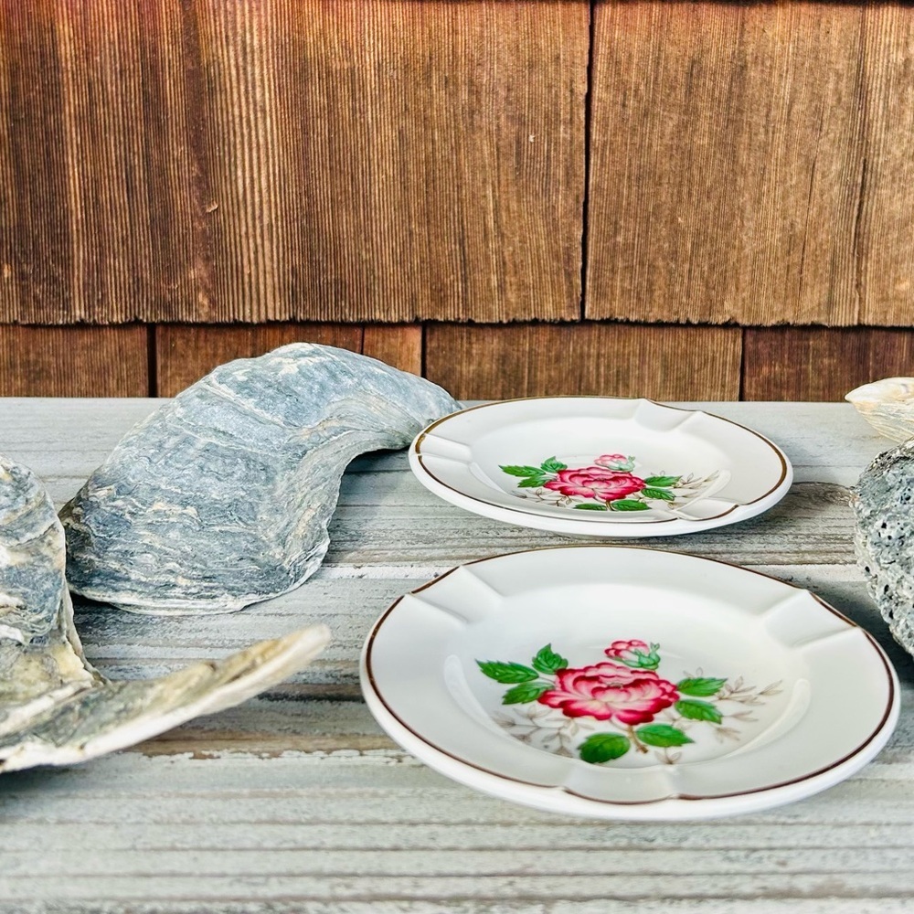 Set of 2 Vintage Wedgwood English Bone China Peony Floral Charnwood Ashtrays. - Picture 3 of 11